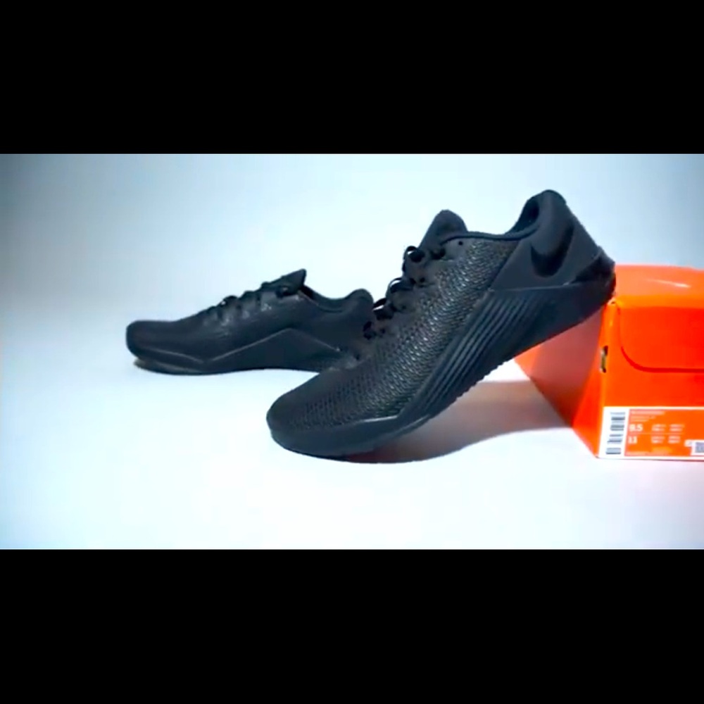 Nike Metcon 5 in Triple Black - Sz 15 Men’s - New in box